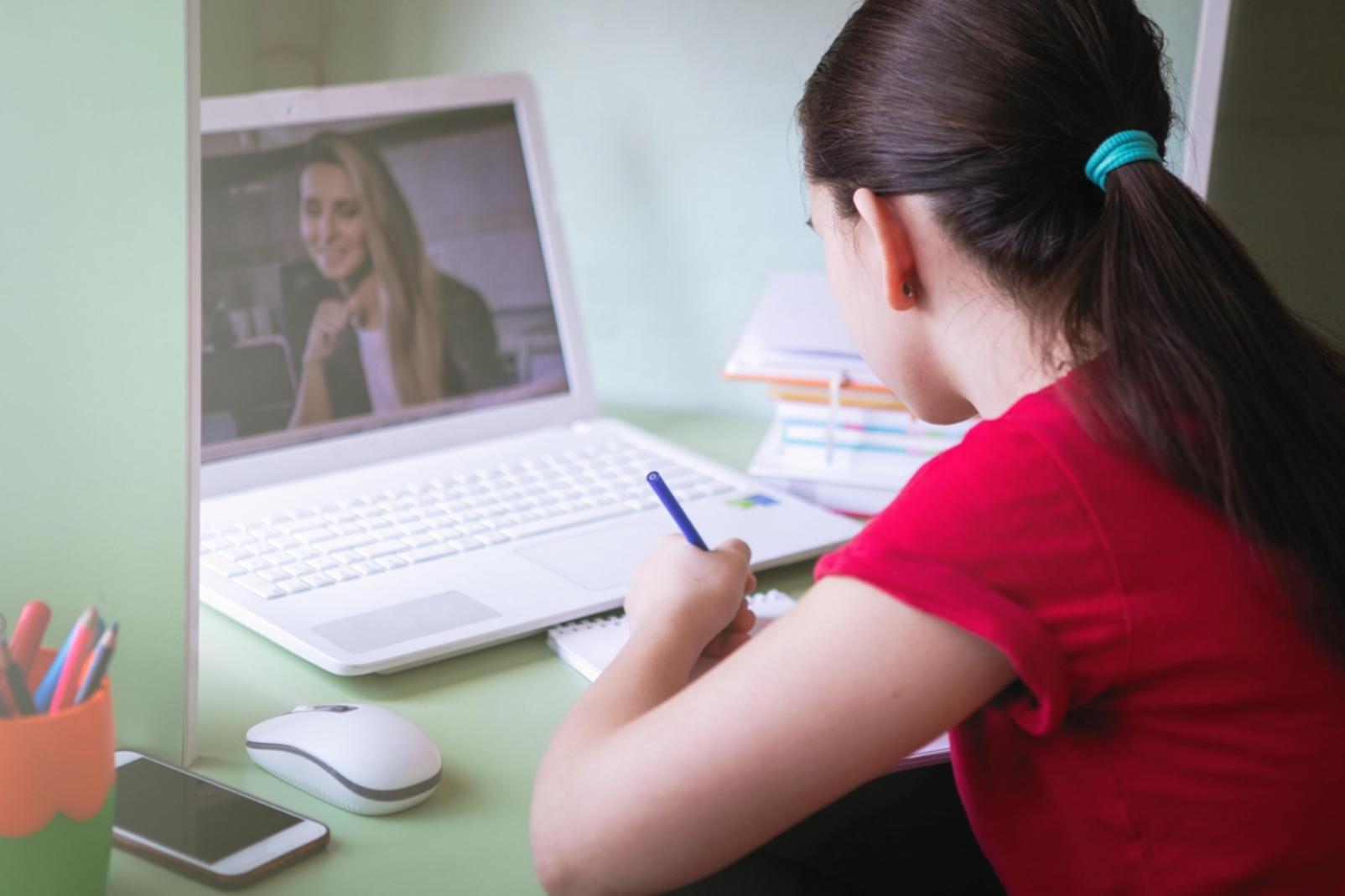 Analyse des dépenses mensuelles avec catégorisation détaillée