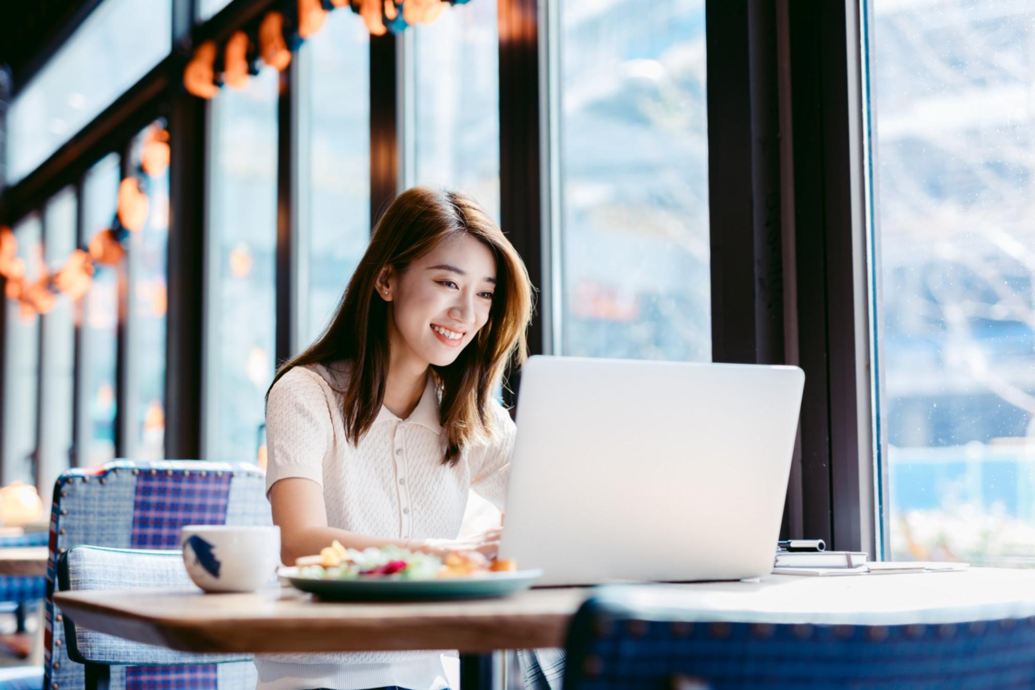 Tableau de bord financier avec catégories de dépenses visualisées